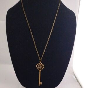 Beautiful Vintage Vibe Gold Key Pendant Necklace- New